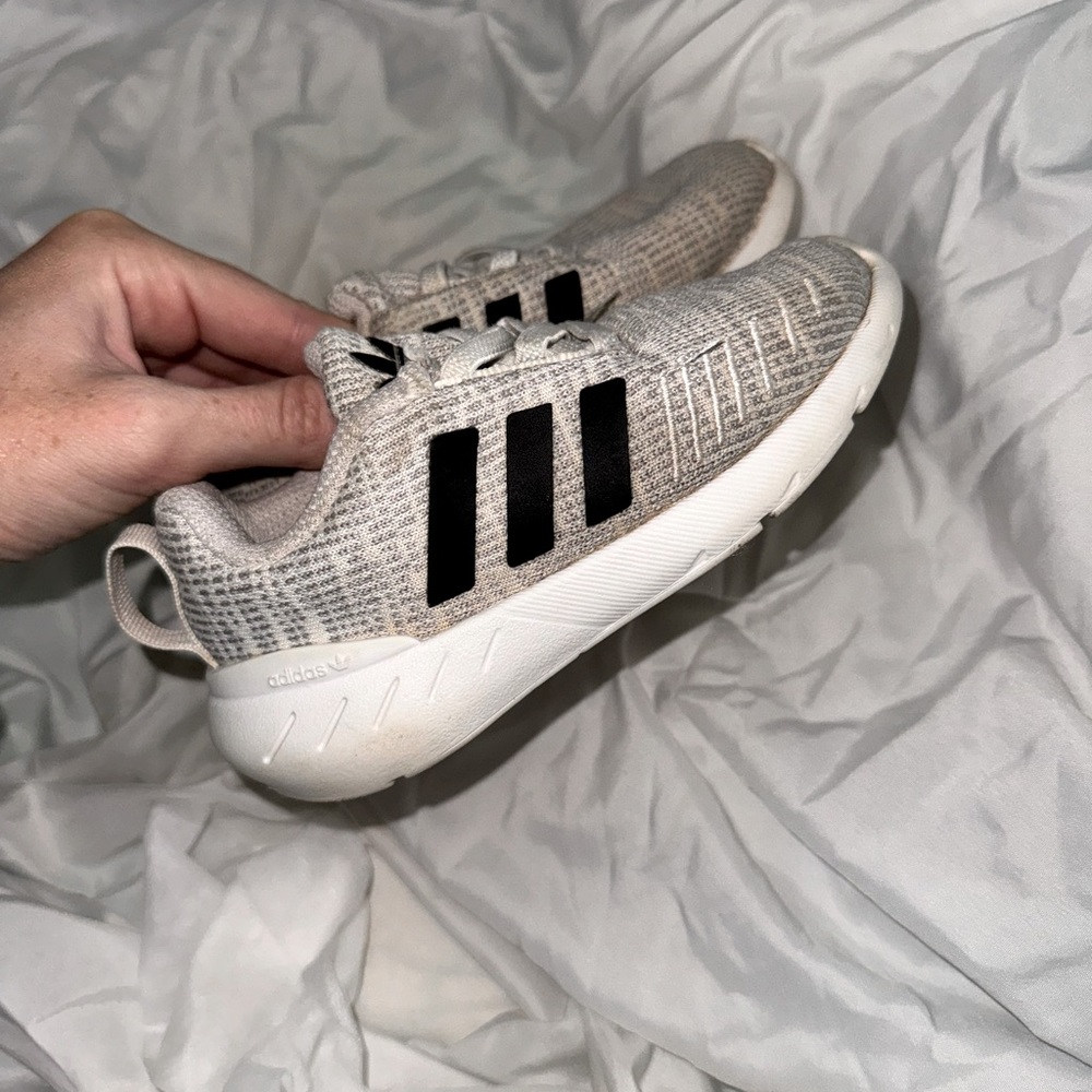 Size 8C adidas shoes/ Size 6 sunsands